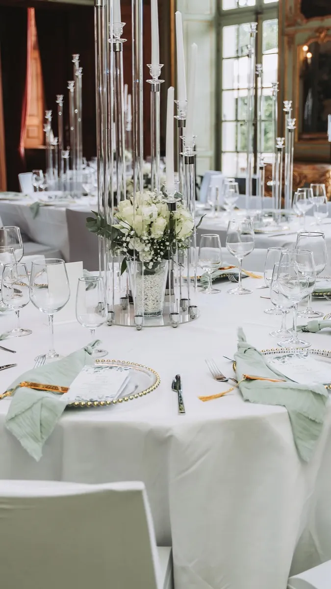 Sage Green und Gold Tischdekoration